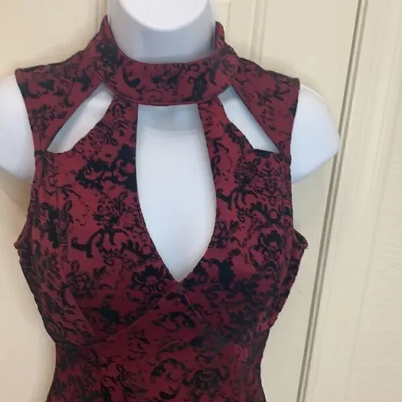 Charlotte Russe Small Cutouts Faux Black Burgundy Velvet Suede Short Sleeve - Picture 3 of 13